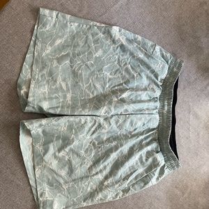 Mens Teal/White Lululemon 7” Inseam Workout/Run Shorts